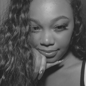 Meet your Posher, Alasia